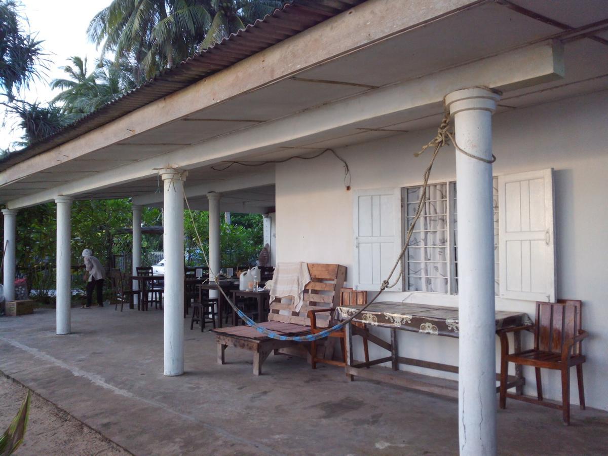 Pandan Beach Homestay Kampong Pandan Exteriör bild