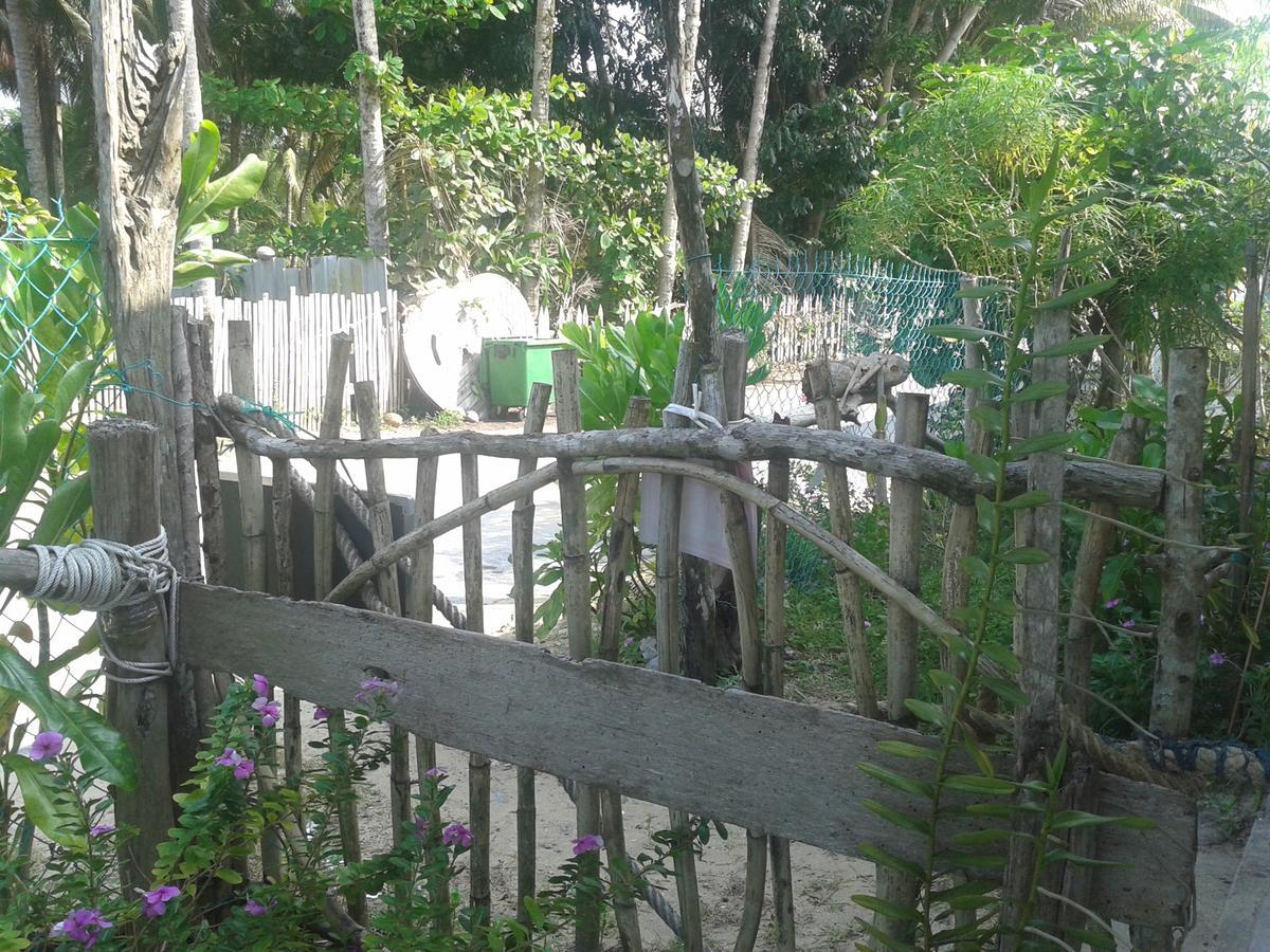 Pandan Beach Homestay Kampong Pandan Exteriör bild